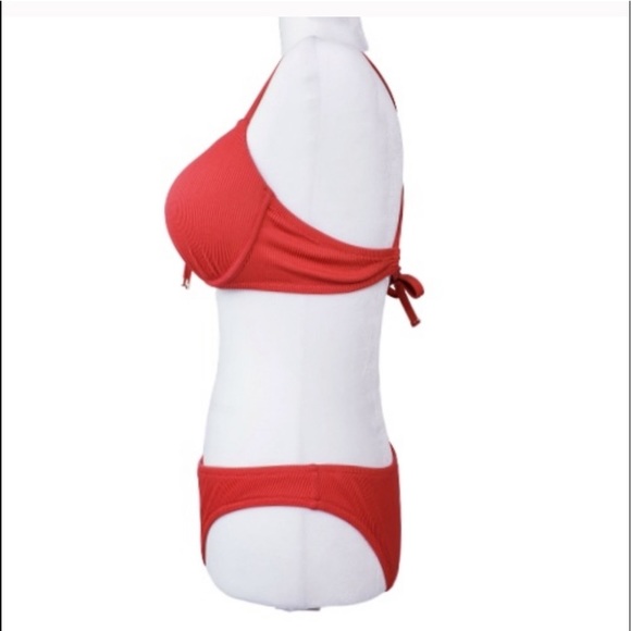 red bikini - Picture 2 of 6